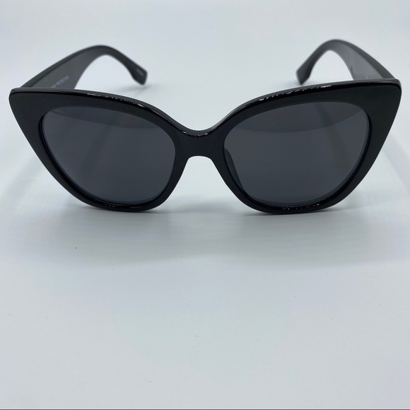 Luxe Black Cat Eye Sunglasses - Picture 6 of 7